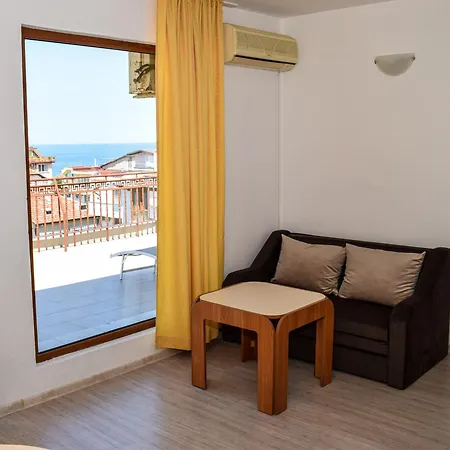 Family Friends Konukevi 4*